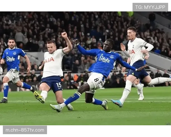 狼队对埃弗顿，保级六分战关键战役