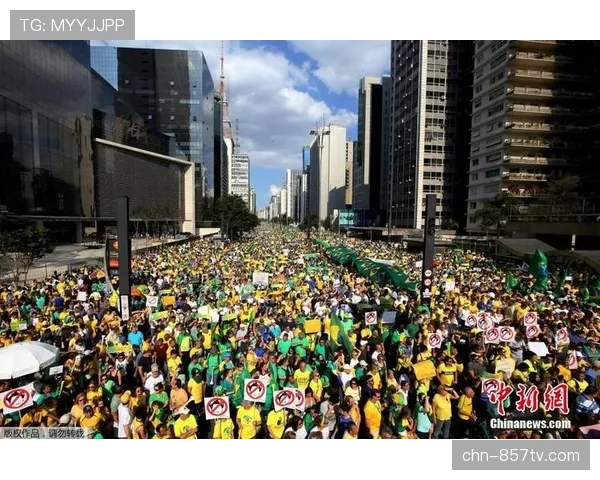 特写：门兴格拉德巴赫球迷发起抗议，抵制比赛日门票价格上涨
